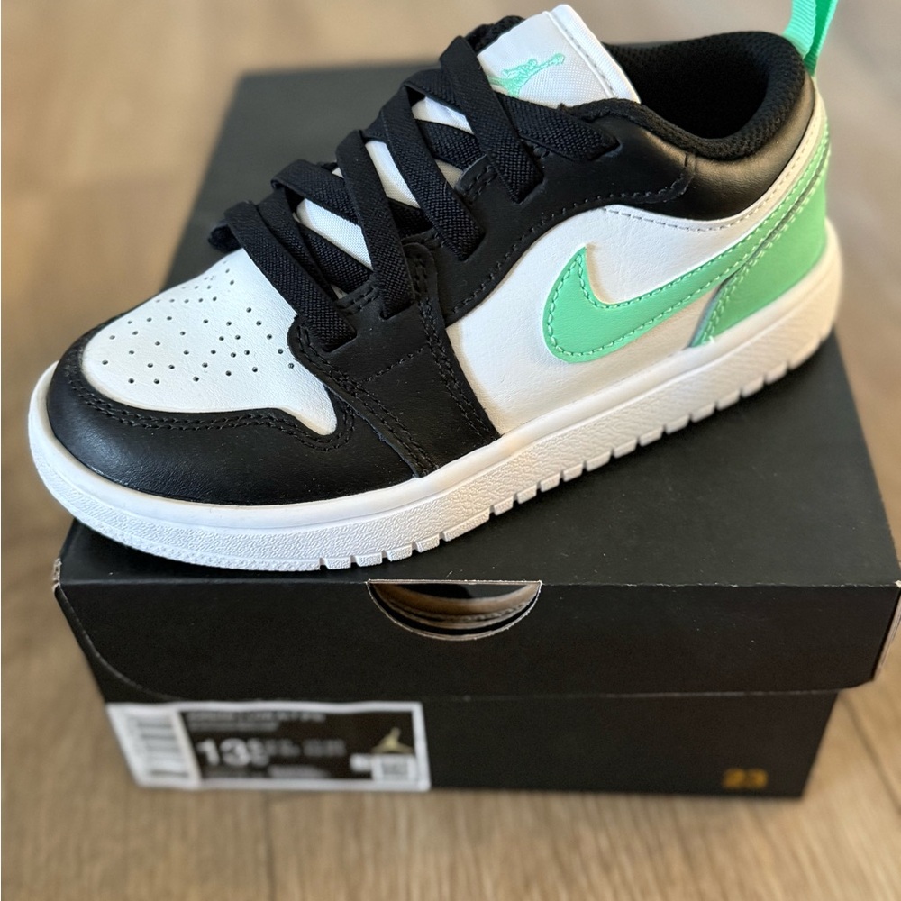 Nike Kids Jordan 1 Low Alt in "Green Glow"